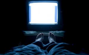 Ne možete zaspati bez televizora: Odmah prestanite to raditi, a ovo je bitan razlog