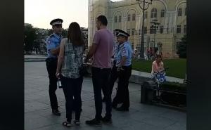 Pogledajte kako je policija spriječila tetku Davida Dragičevića da zapali svijeću