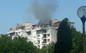 Dramatično u Tuzli: Gori stan, vatrogasci na terenu