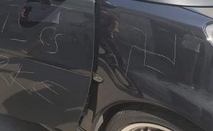 Na automobilu Turčina u Beču nacrtali svastiku i rasističke poruke