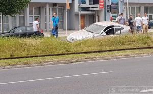 Sarajevo: Automobil završio na šinama, prekinut tramvajski saobraćaj