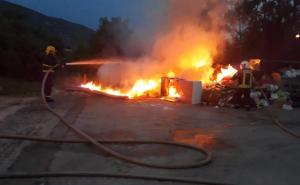 Mostar u smeću: Nesavjesni građani zapalili otpad odložen na ulici 