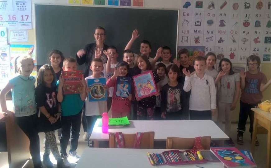 Učenici  škole "Hasan Kikić“ donirali knjige za djecu migrante