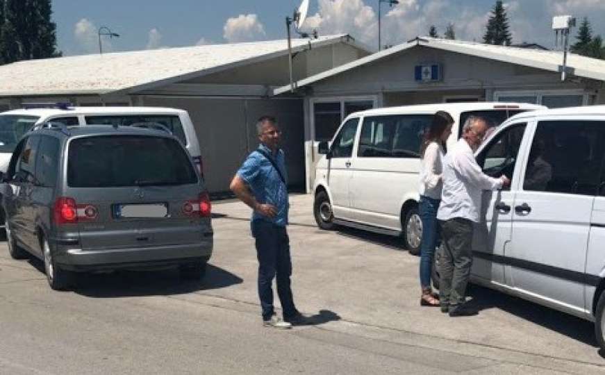 Inspekcija pisala 20.000 KM kazni vozačima kombija sa aerodroma Sarajevo