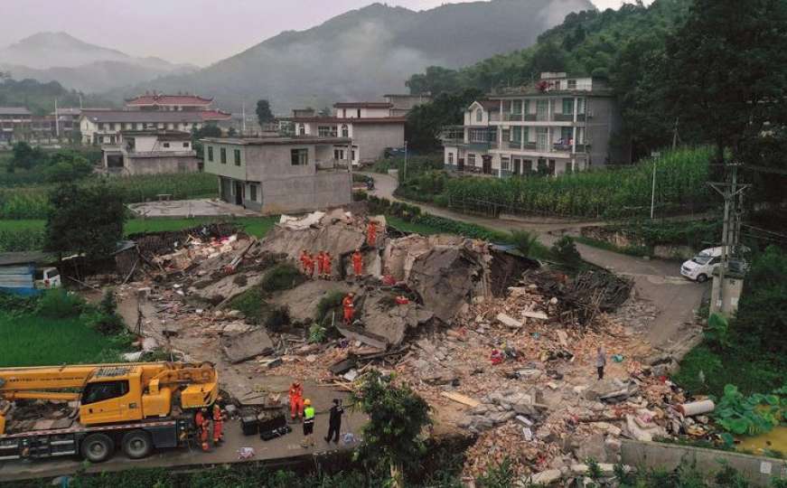 Dva snažna zemljotresa pogodila Kinu: Poginulo 12 ljudi, stotine povrijeđenih