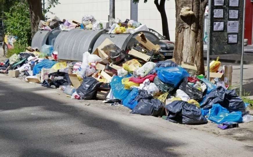 Alarmantno u Mostaru: Gorjelo smeće na više lokacija 