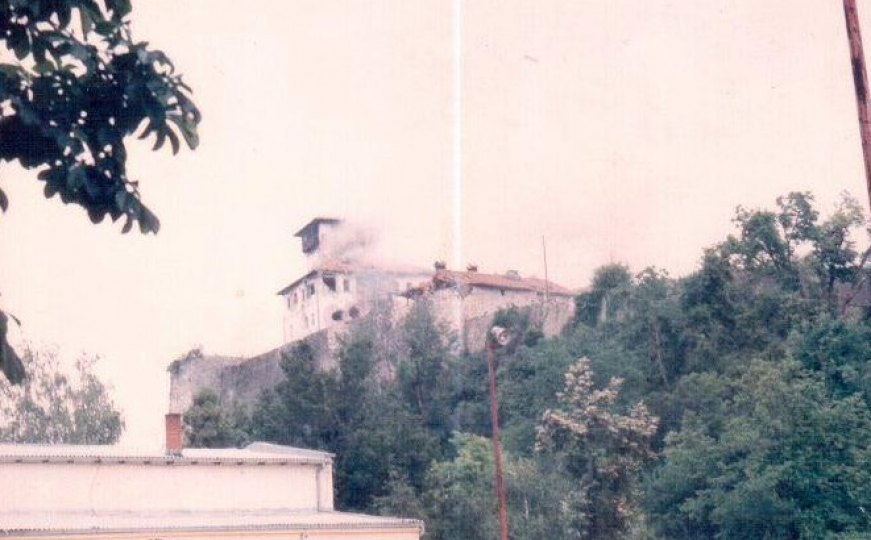 Na današnji dan granatirana kula Zmaja od Bosne u Gradačcu 