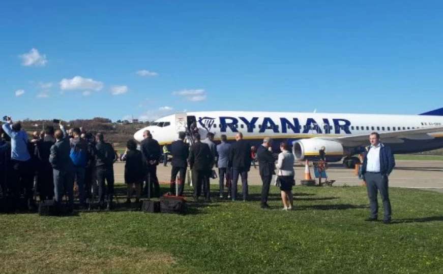 Avion kompanije Ryanair sletio na aerodrom u Bukureštu umjesto u Banja Luku