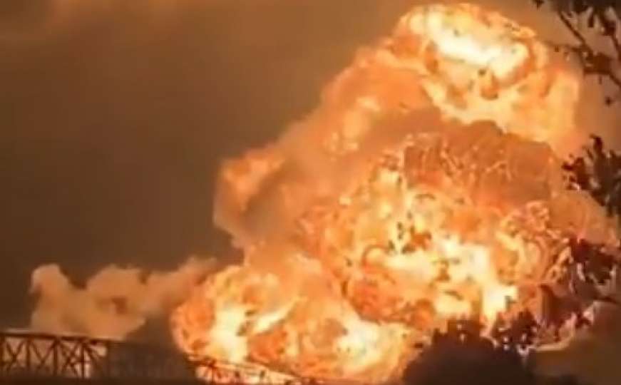 Ogromna eksplozija u rafineriji plina