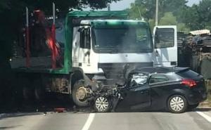 Tuzla: Stravična saobraćajna nesreća, poginula jedna osoba