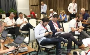Novitet na Kongresu: SDP-ovci glasaju sa mobitelima i računarima
