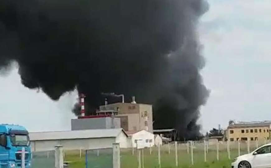 Drama u Virovitici: Gori skladište zapaljivih materija, vatrogasci na terenu 