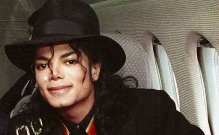 Istražioci otkrili koje su stvari pronašli pored leša Michaela Jacksona 