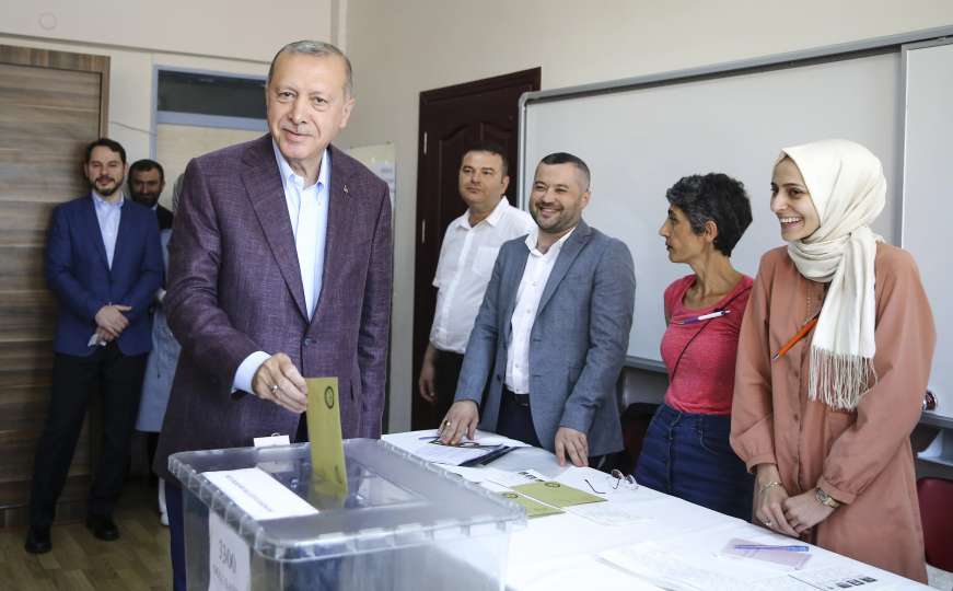 Erdogan glasao u Istanbulu: Narod će donijeti ispravnu odluku 