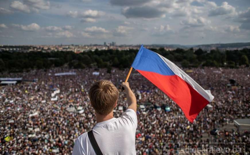 Više od 250 hiljada Čeha na ulicama traži ostavku premijera 