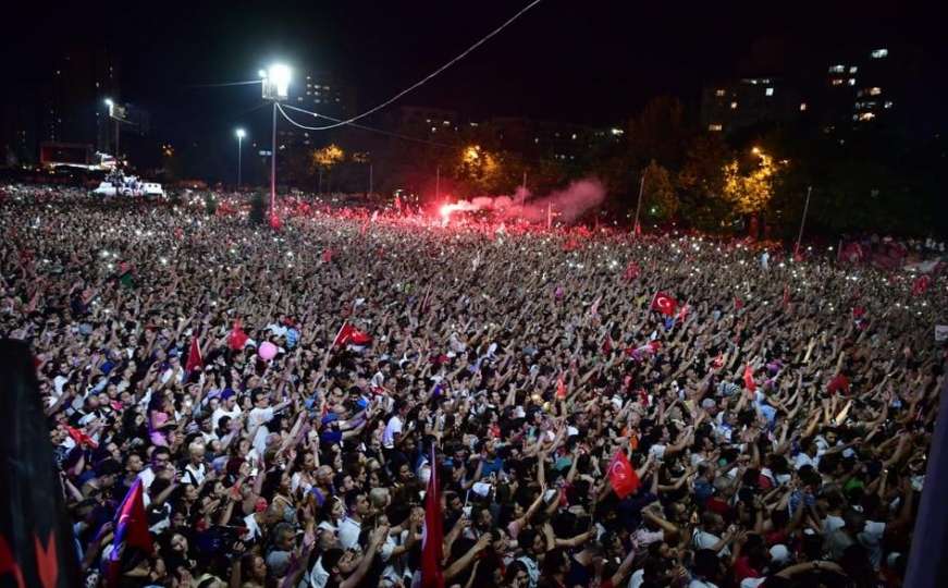 Fanatična proslava pobjede kandidata opozicije, kraj Erdoganove ere u Istanbulu