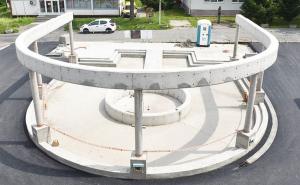 "U inat komunjarama i partizančekima": Novcem iz EU prave fontanu u obliku slova 'U'