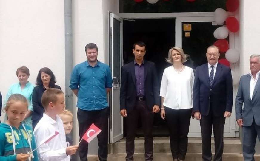 Turska nastavlja pomagati BiH: OŠ Prača na poklon dobiva školski minibus
