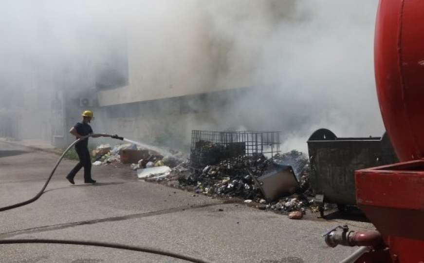 Komunalci se ne mogu izboriti s nagomilanim smećem, puno posla za vatrogasce