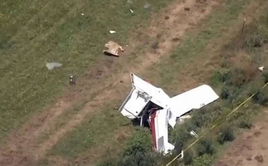 Avion se srušio na porodičnu kuću u SAD-u