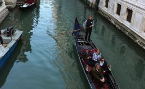 Kanađanka u Veneciji kažnjena sa 250 eura jer se sunčala 