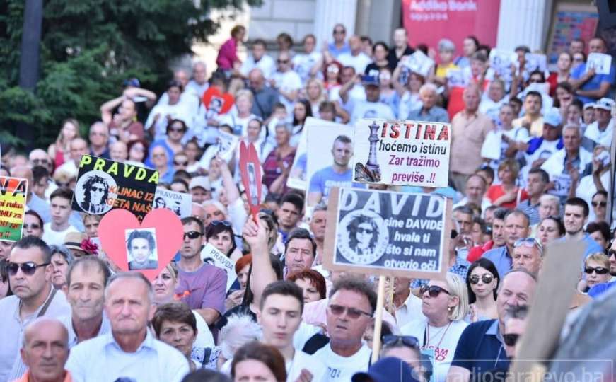 Protesti u Sarajevu: Davidova pjesma za svu ubijenu djecu naše zemlje