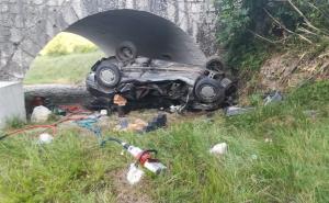 Stravična saobraćajna nesreća u Dalmaciji: Udario u kontejner, pa pao sa mosta