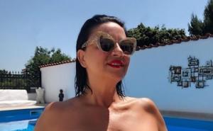 Alka Vuica objavila fotografiju u toplesu: Nekom kraljica, a nekom...