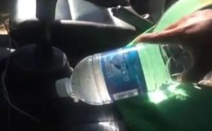 Vatrogasci upozorili: Kako obična flaša vode može izazvati požar u automobilu