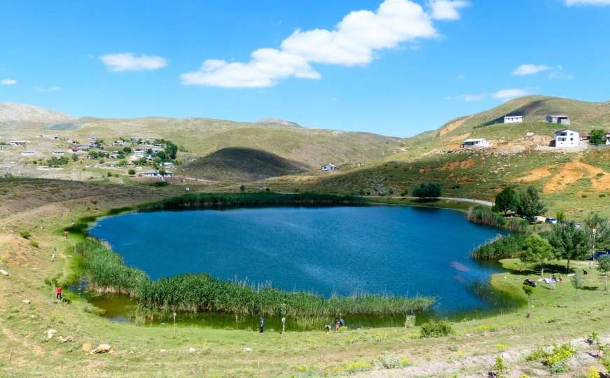 Jezero bez dna, biser azurske boje na 1.702 metra nadmorske visine