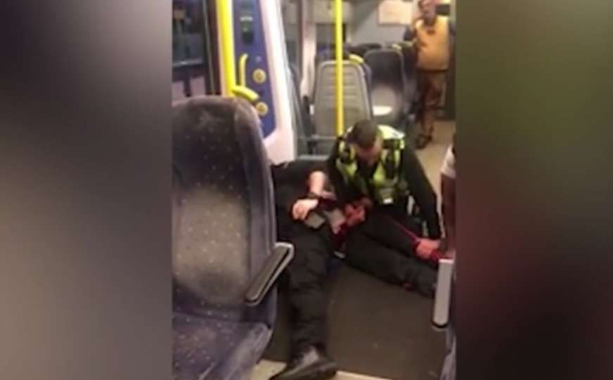 UK: Muškarac izbačen iz voza, tvrdi da je imao važeću kartu
