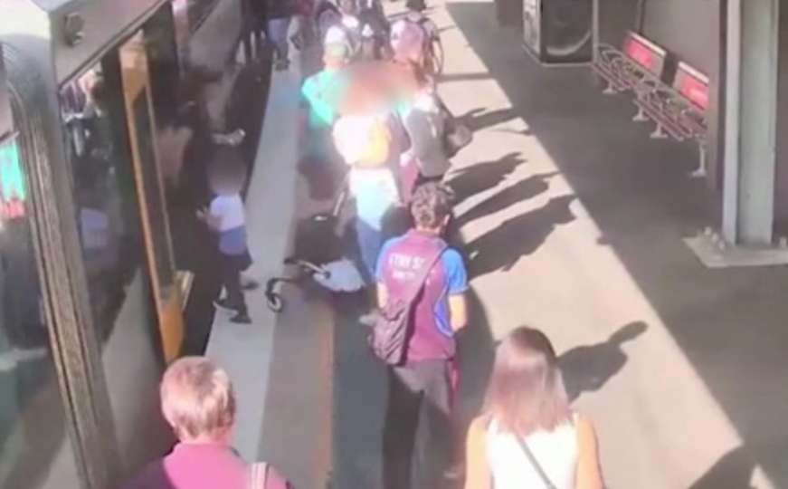 U namjeri da uđe u voz dječak pao na prugu, putnici pritekli u pomoć
