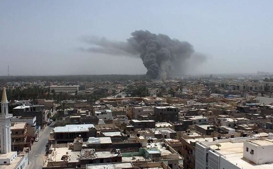 Tripoli: U zračnom napadu na prihvatni centar za migrante poginulo 40 ljudi