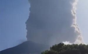 Eksplozija vulkana u Italiji: Ljudi skakali u more da bi se spasili