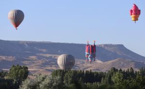 Jedan od najljepših krajolika: Šareni baloni ukrasili nebo iznad Kapadokije