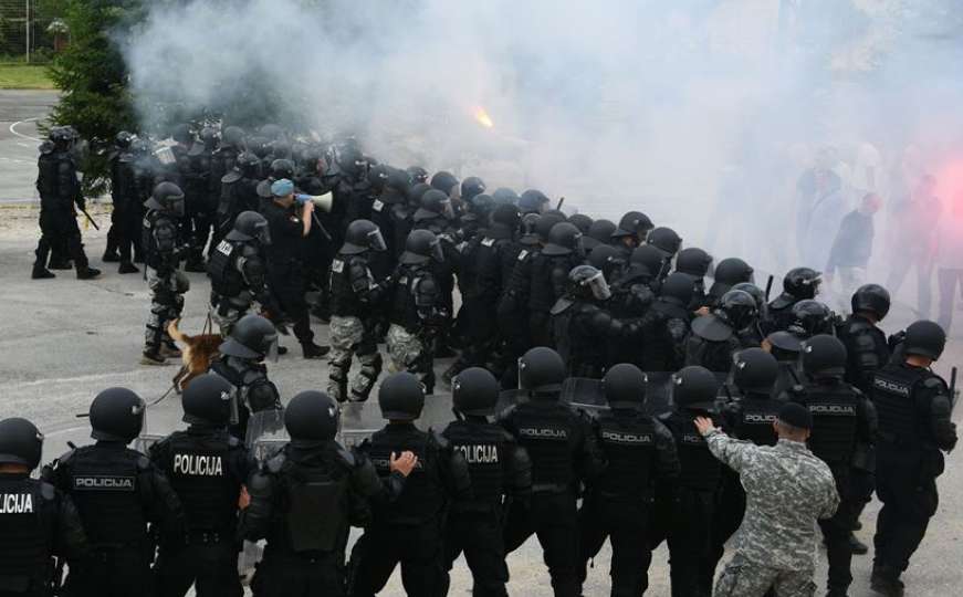 MUP KS-a imao vježbu: Pogledajte "sukob" sarajevske policije i huligana