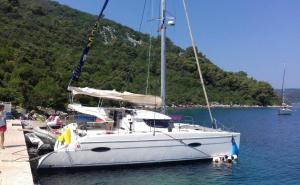 Teška pomorska nesreća na Jadranu: Katamaran udario u obalu Mljeta