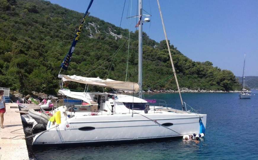 Teška pomorska nesreća na Jadranu: Katamaran udario u obalu Mljeta