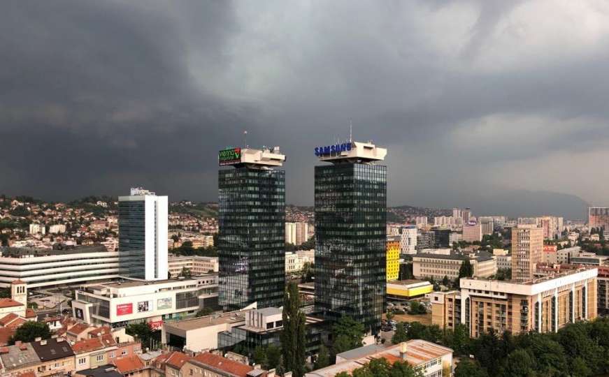 Olujni oblaci donijeli osvježenje u Sarajevu