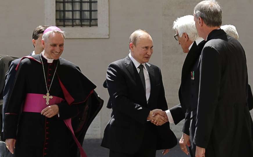 Putin u Vatikanu: Dolazi li papa Franjo u Rusiju?