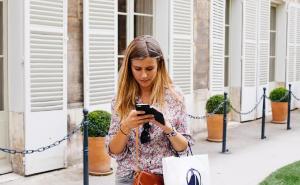 Australija: Kažnjavati one koji koriste mobitel dok prelaze preko ceste