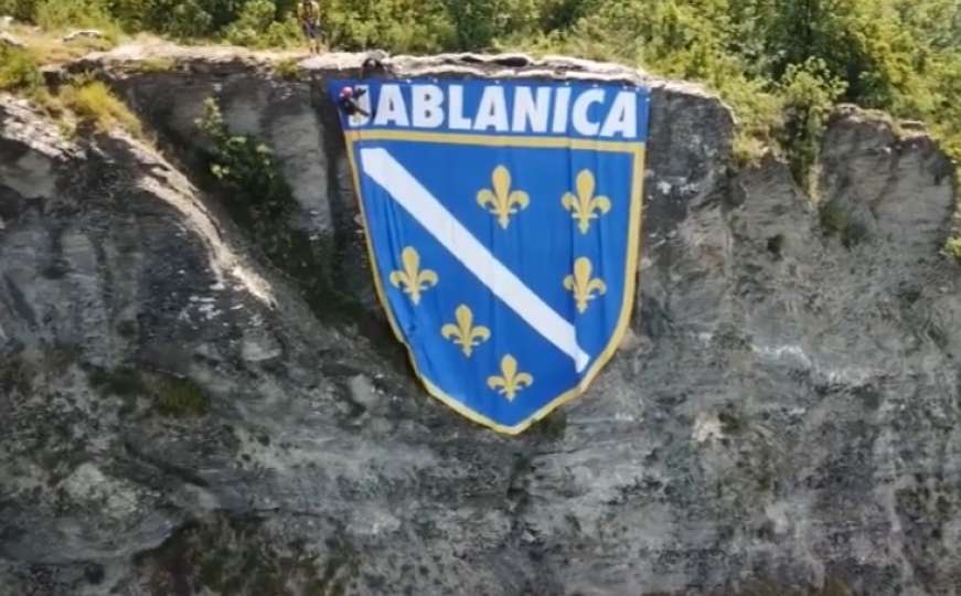 BH Fanaticosi iznad Jablanice postavili ogromnu zastavu s ljiljanima