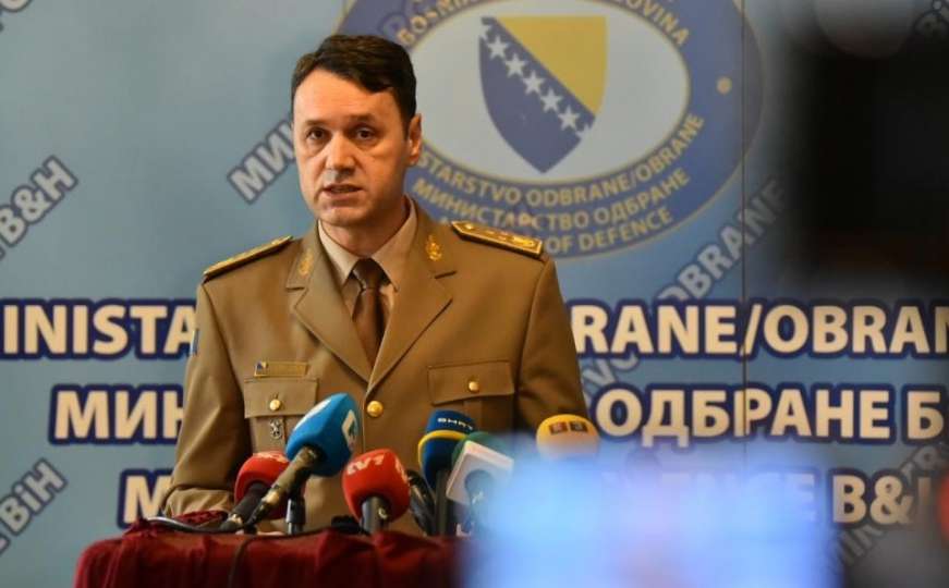 General Mašović naredio postavljanje jedinstvenih tabli na sve objekte OSBiH