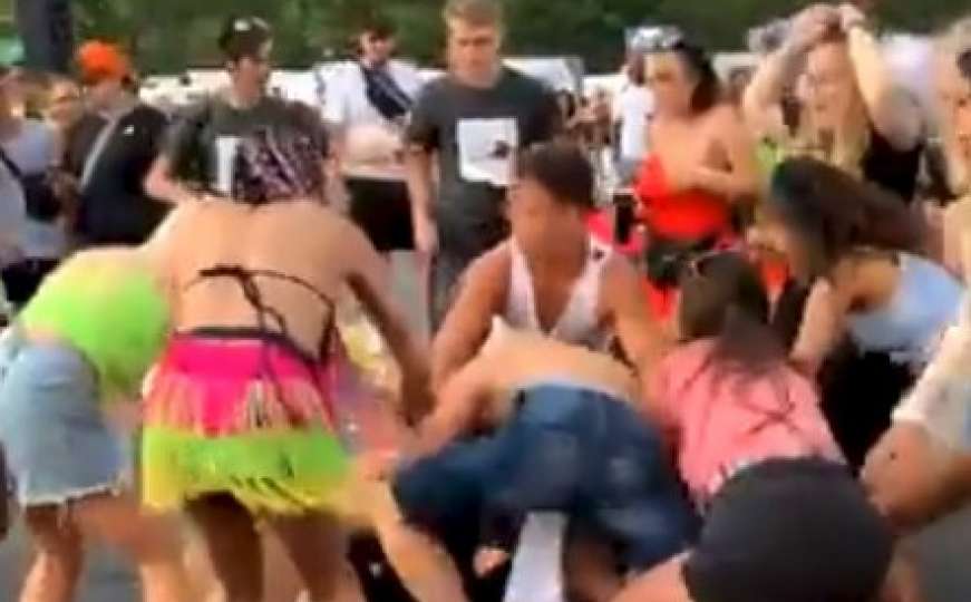 Masovna tuča na muzičkom festivalu: Nije pošteđena ni djevojka