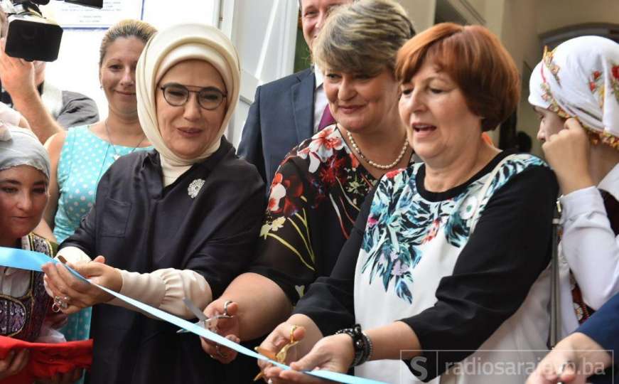 Emine Erdogan otvorila obnovljene učionice i radionice Zavoda Mjedenica