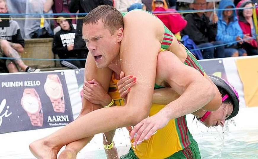Par iz Litvanije osvojio međunarodni šampionat u ‘nosanju žene’