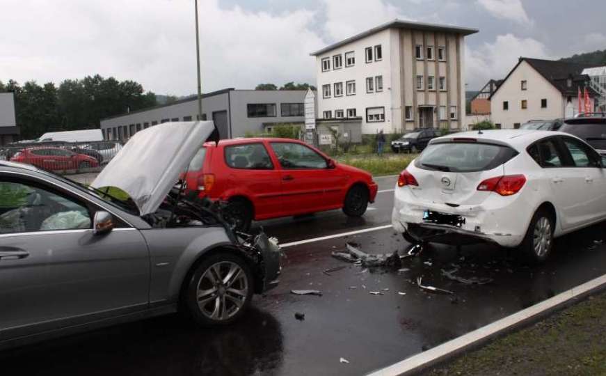 Saobraćajna nesreća kod Trnova: Šest osoba povrijeđeno u sudaru dva vozila