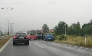 Na brzoj cesti u Sarajevu se prevrnuo automobil