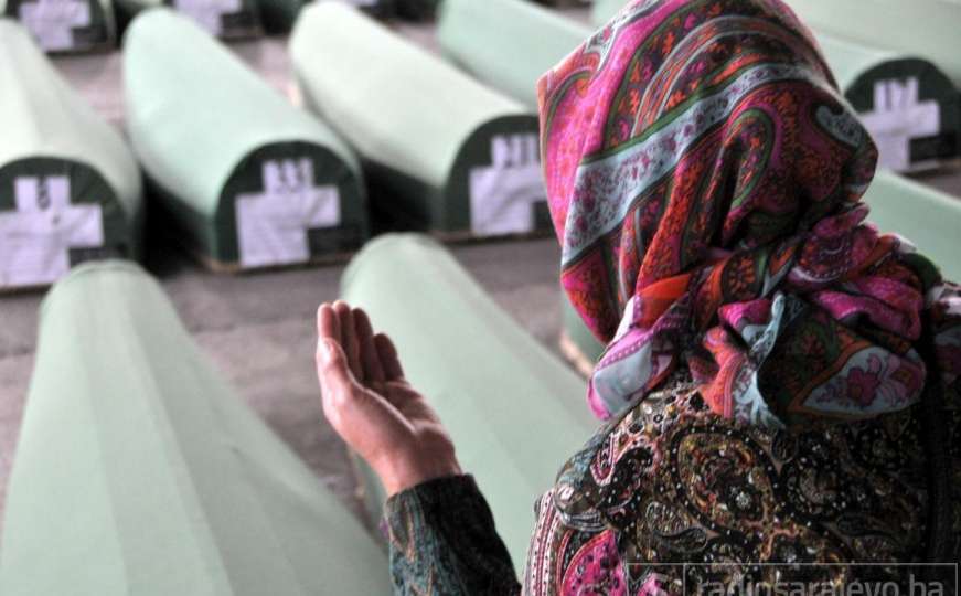 Majko, majko, još te sanjam, sestro, brate...: Srebrenički inferno i 11. juli