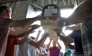 "Šta ću ako mi dogodine nađu još brata, a već pun mezar..."